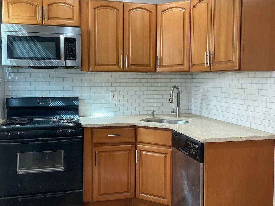 1st image of 340 Bedford Avenue