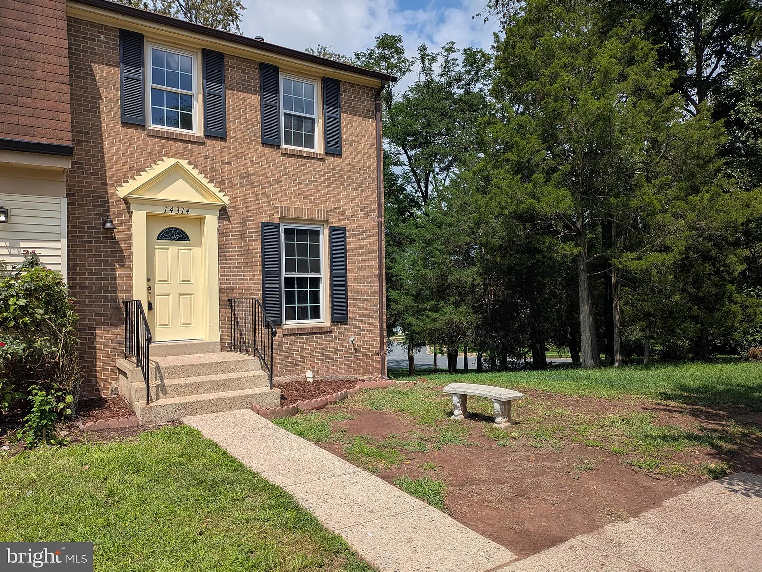 3 bed, 3.5 bath, 1216 sqft, $3,000 — Photo 2