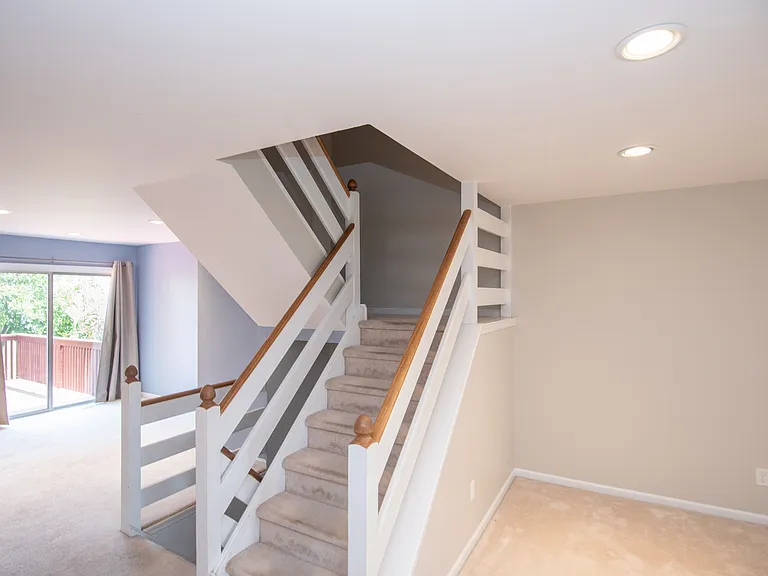 652 Longwood Rd — Photo 13