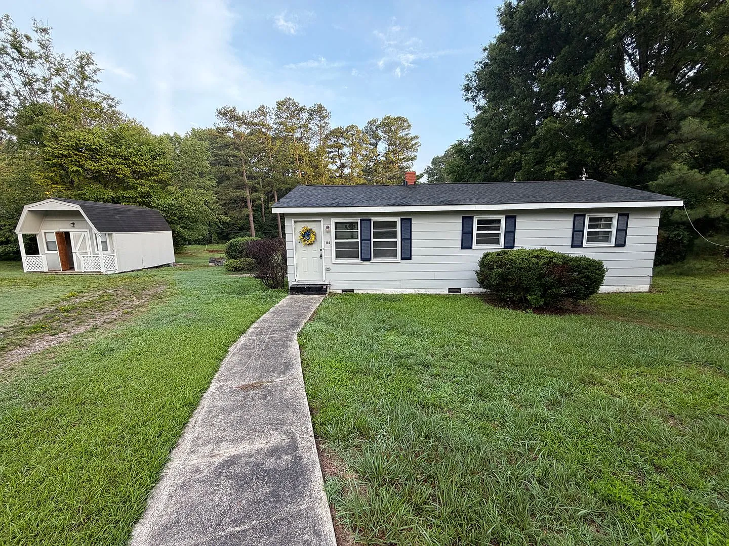 3 Bedroom 1 Bathroom — Photo 2