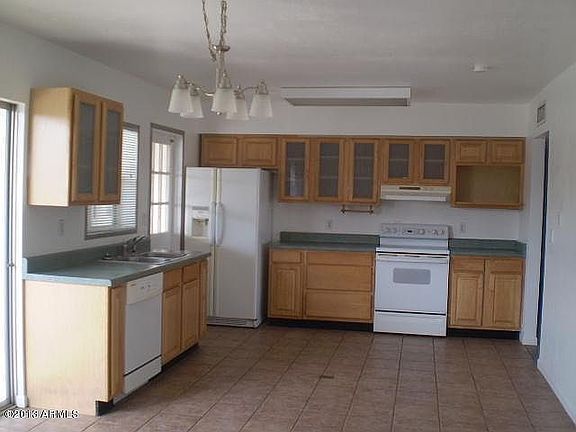 2nd image of 916 S Ashland