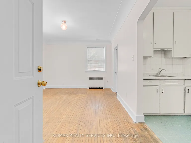17 Webber Ave #2 — Photo 6