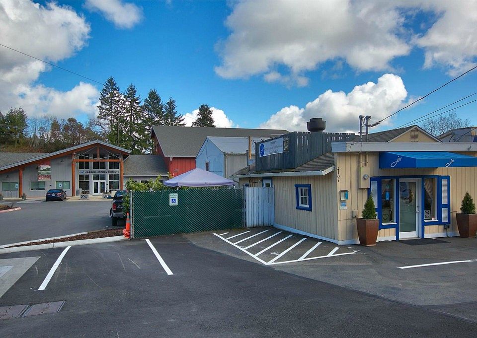 2nd image of 4107 Harborview Dr