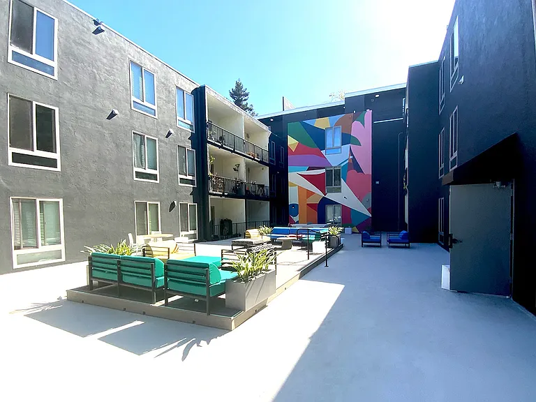 2520 College Avenue — Photo 48