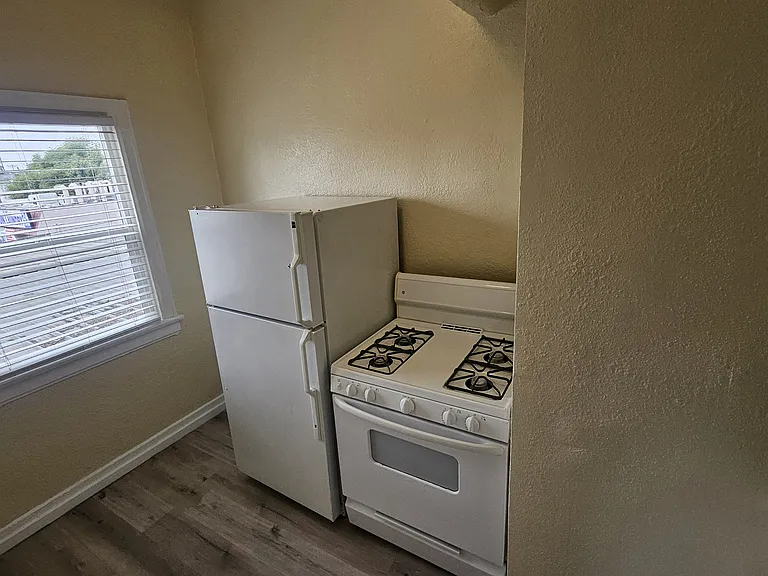 1185 E Vernon Ave #20 — Photo 5