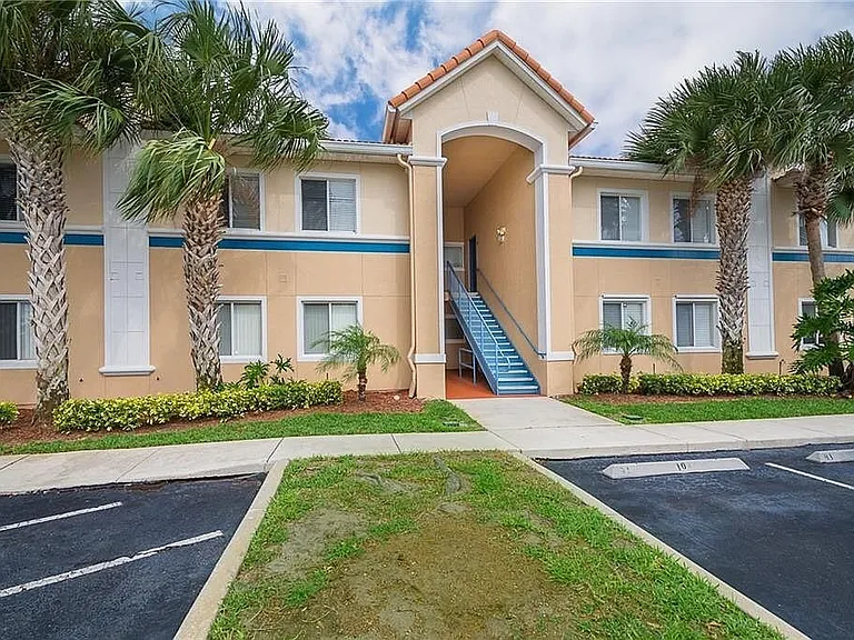 522 Villa Del Sol Cir #203 — Photo 2