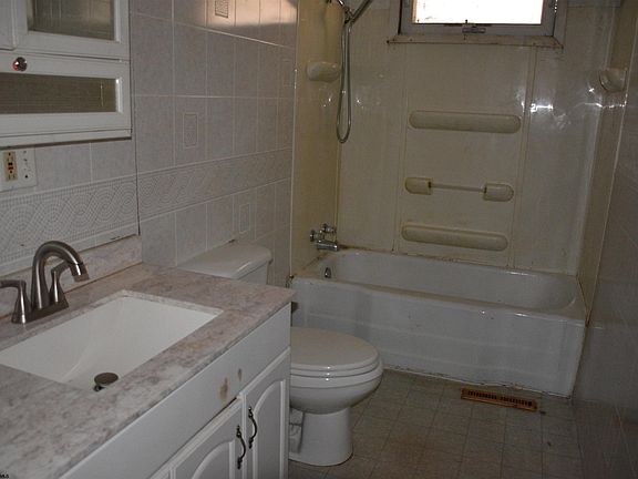 21st image of 801 Harmony Rd
