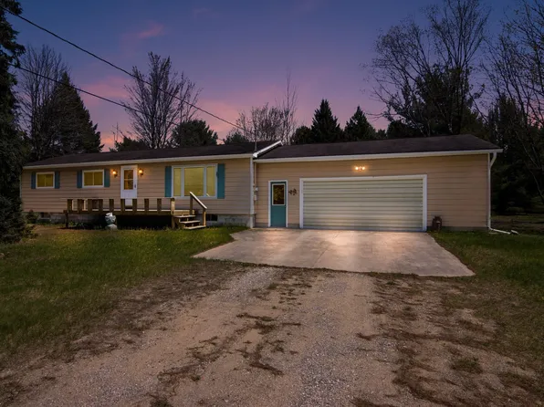 3857 Betsie River Rd, Interlochen, MI 49643