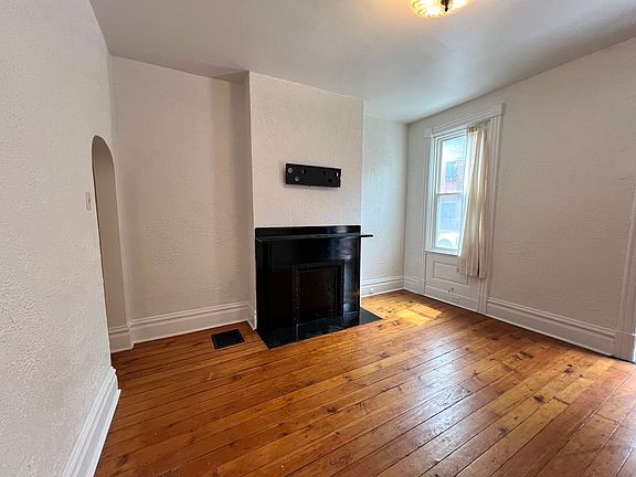 5th image of 4613 Plummer St