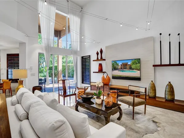 1625 Presidential Way, Miami, FL 33179