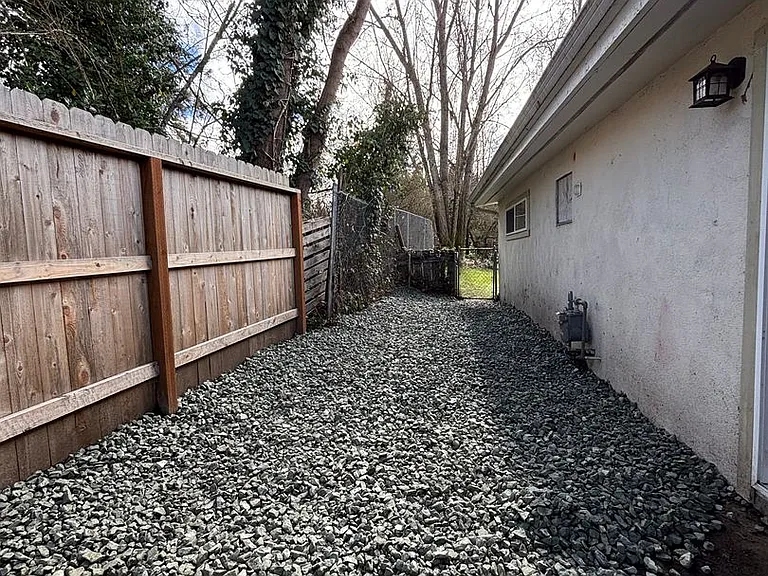 R1257 SW Plummer Ave — Photo 12