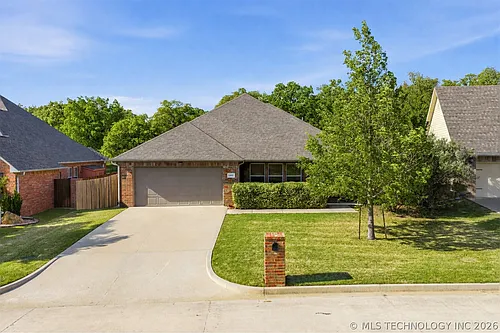 1005 Stone Creek Dr Photo 1