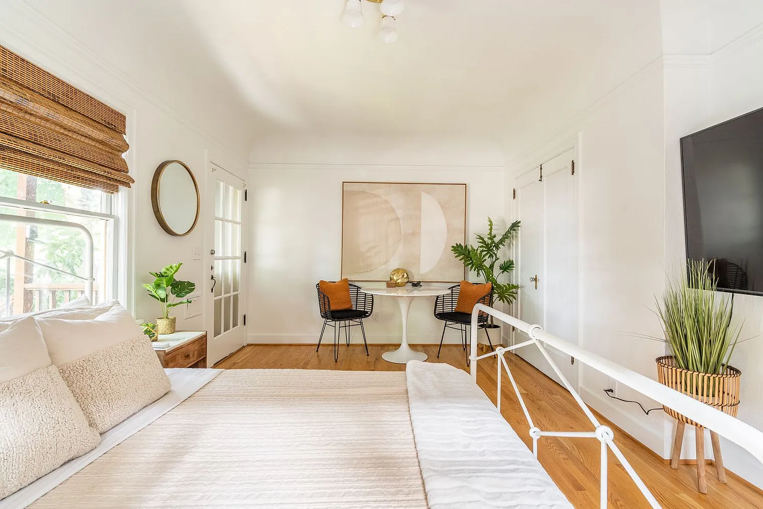 Studio, 1.0 bath, 322 sqft, $2,321 — Photo 2
