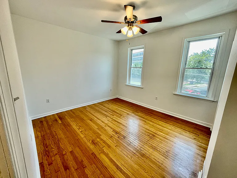 2562 Collins St — Photo 9