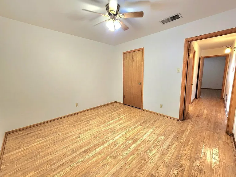 2305 Country Club Dr — Photo 23