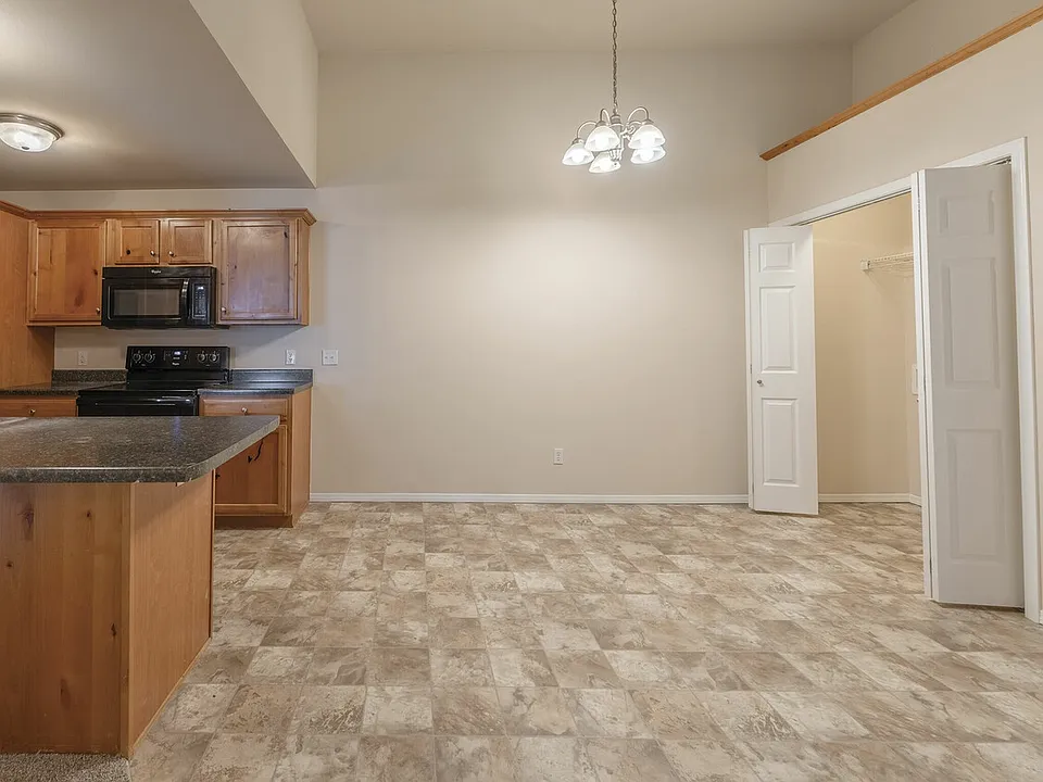 Sandstone Heights Apartments