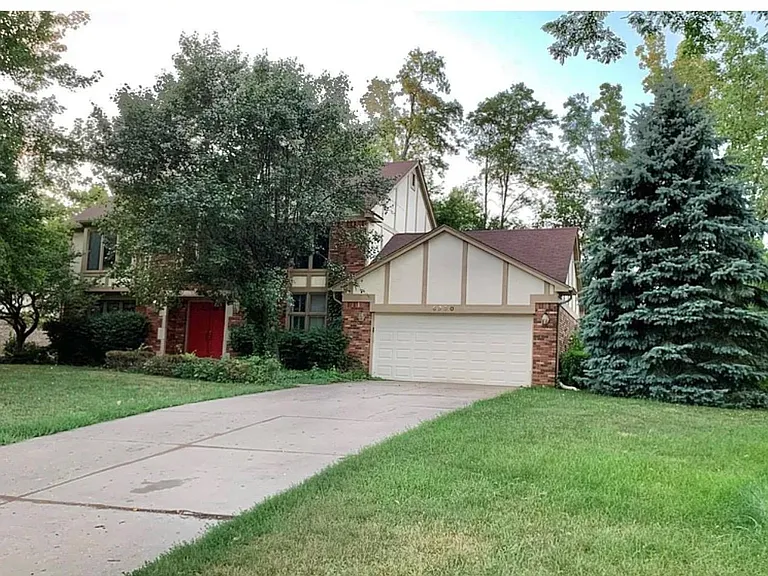 6330 Odessa Dr — Photo 2