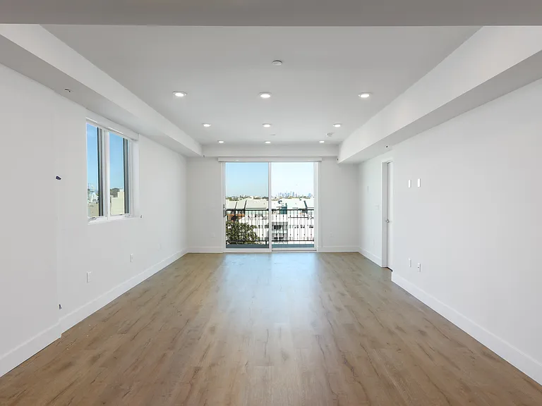 1070 S Holt Ave — Photo 9