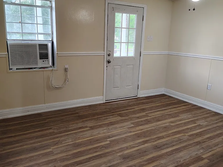 517 N Pine St — Photo 8