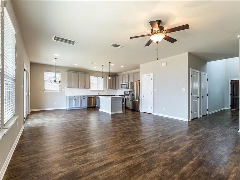 5413 Traviston Dr — Photo 4