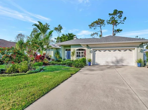 7235 Rangi Dr, Sarasota, FL 34241