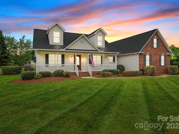 1025 Forest Oaks Dr, Salisbury, NC 28146