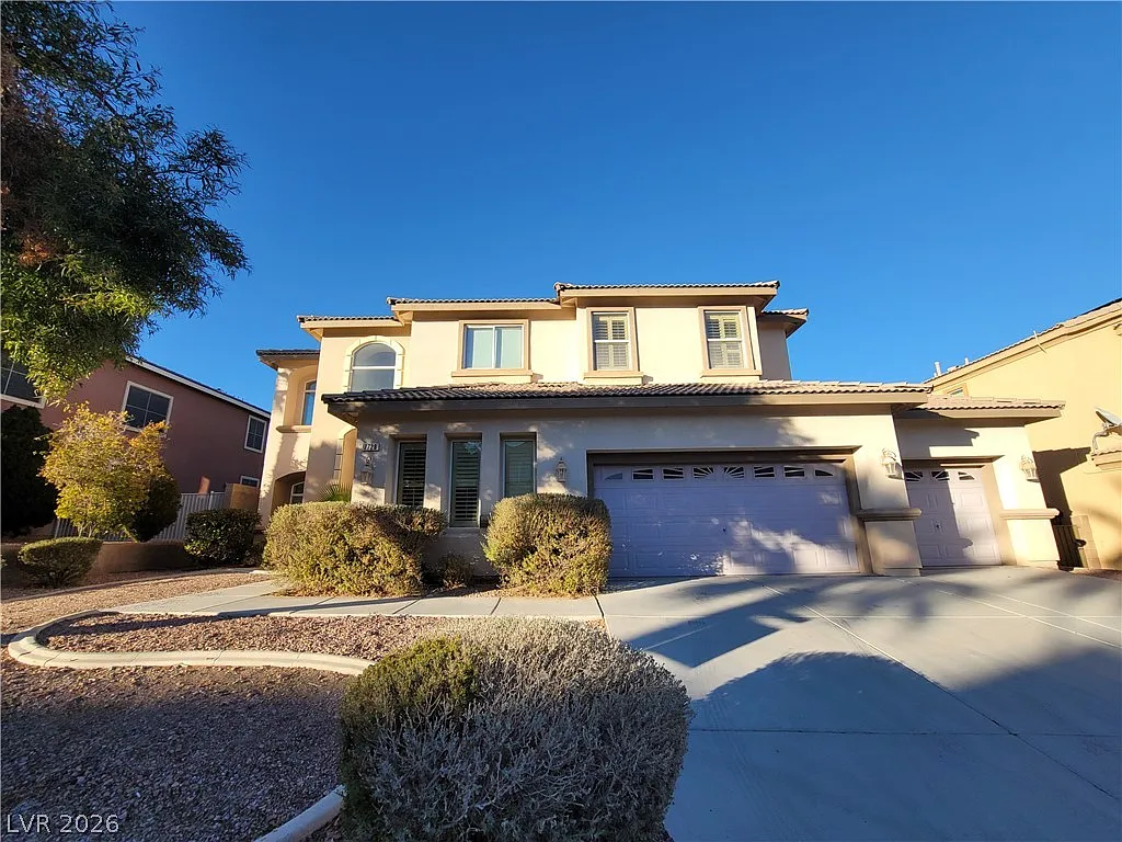 6 bed, 5.5 bath, 4063 sqft, $2,800 — Photo 1