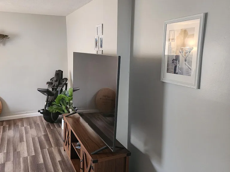 505 Sterling St — Photo 3