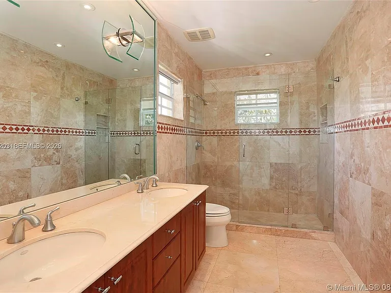592 Fernwood Rd #B — Photo 15