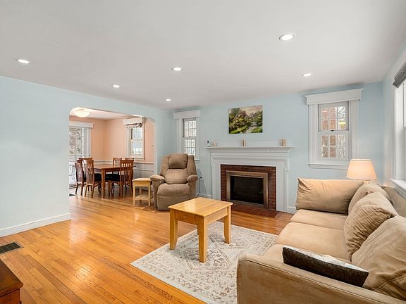 4th image of 25 Wyman Rd