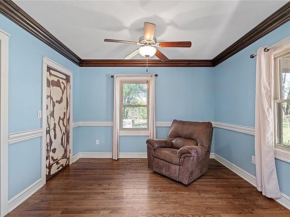 3rd image of 4913 Webster Ave