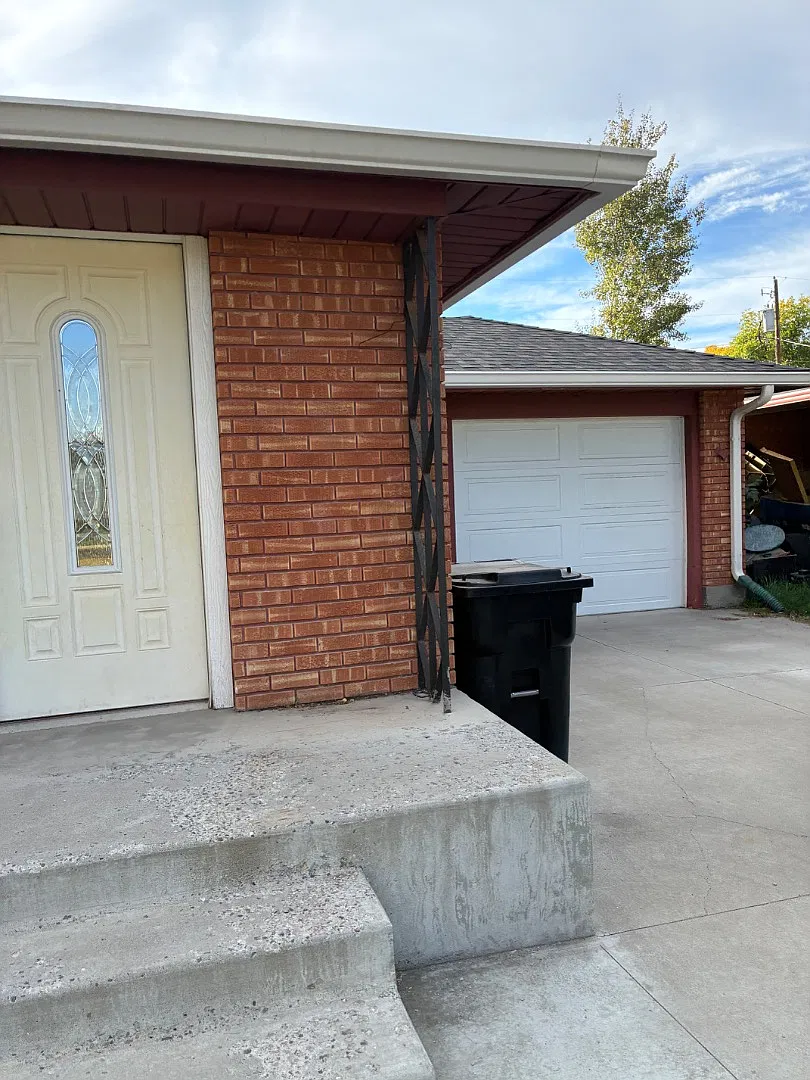 2040 Conant Ave — Photo 2