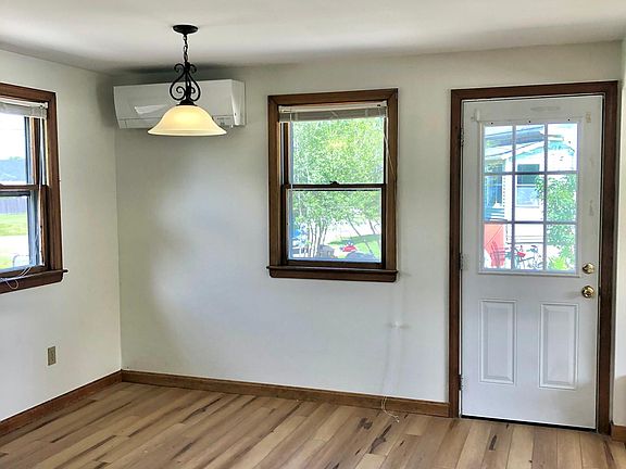 Dining room & side entry