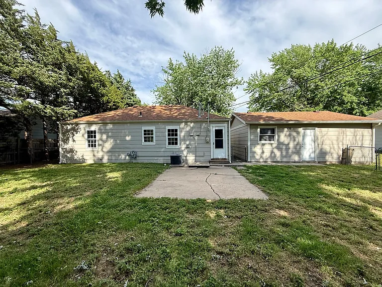 633 N Atherton St — Photo 16
