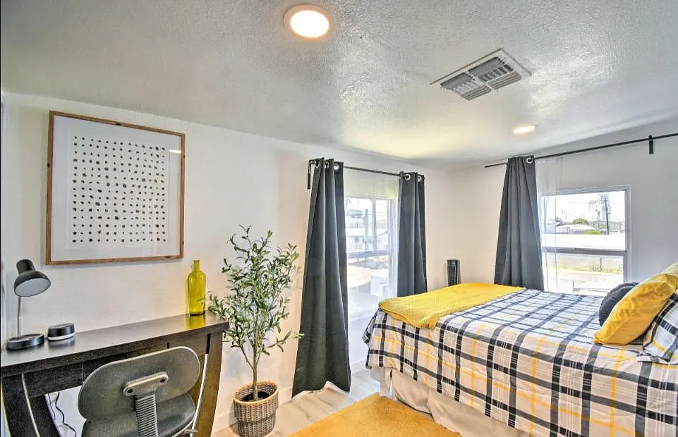 2141 W Madison St — Photo 4