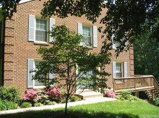 9044 Armendown Dr, Springfield, VA 22152