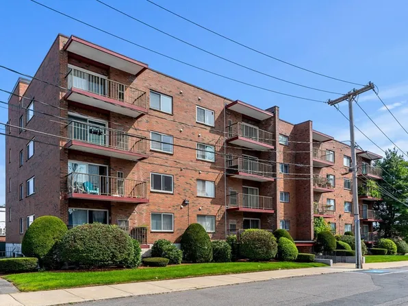 10 Foster St APT 402, Wakefield, MA 01880