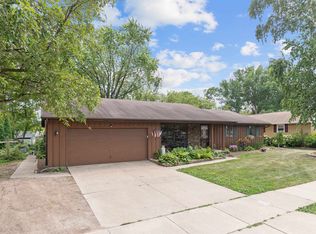 933 E Capitol Dr, Appleton, WI 54911