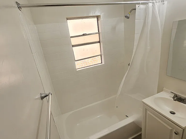 815 S Lake St #205 — Photo 5