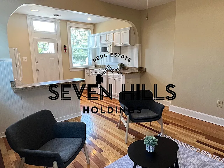 1114 W Clay St — Photo 4