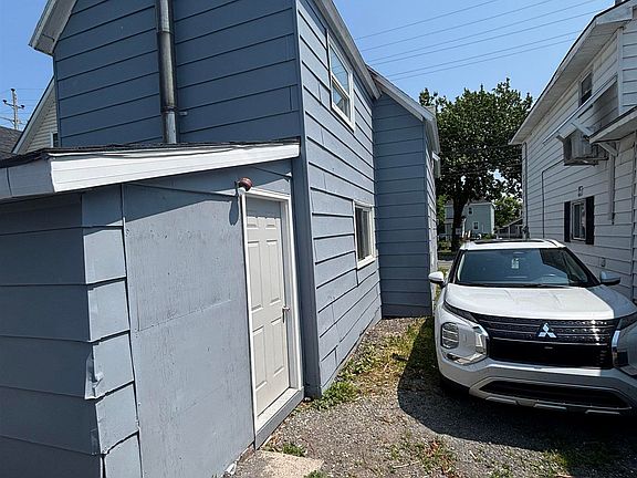 2nd image of 72 Pierce St