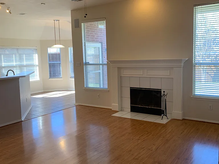 10304 Max Ln — Photo 5