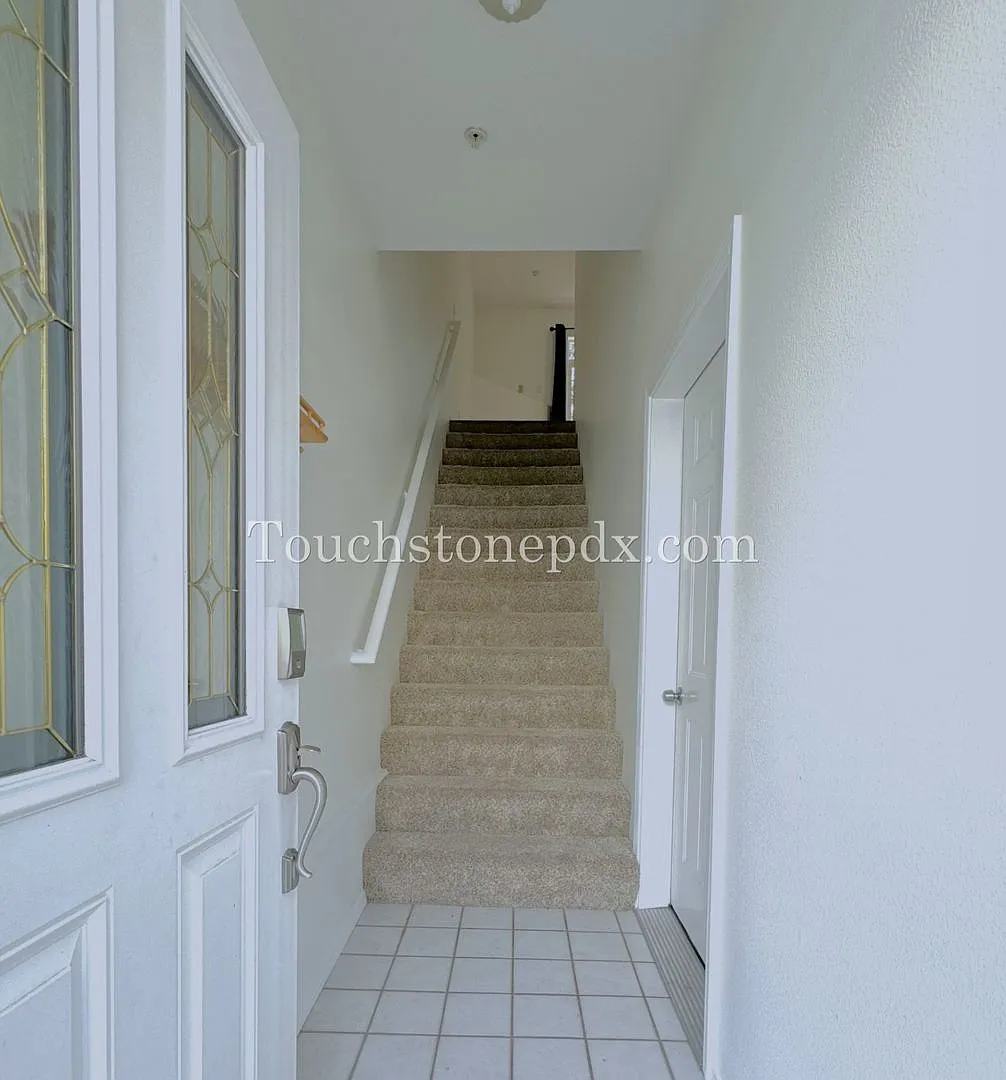 Building Photo - 14340 SW Cougar Ridge Dr