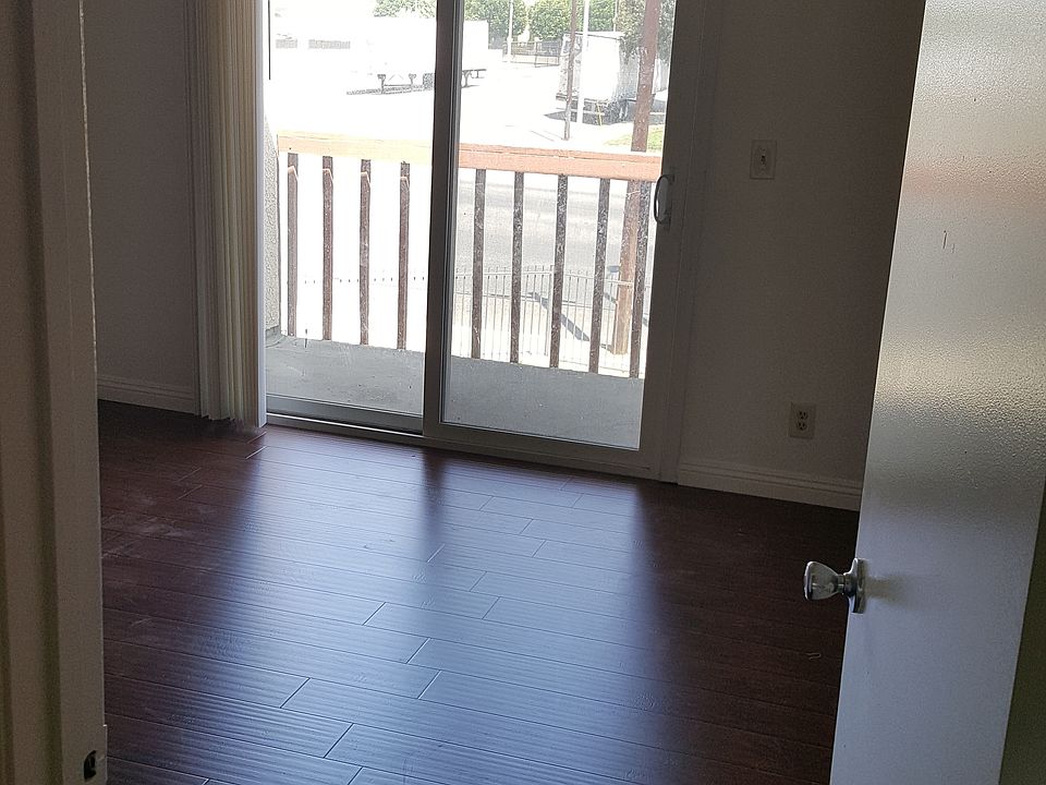 2nd image of 1911 S Reservoir St