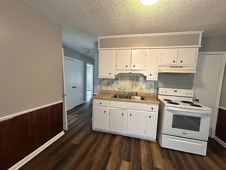 901 E 29th Ave #10 — Photo 18