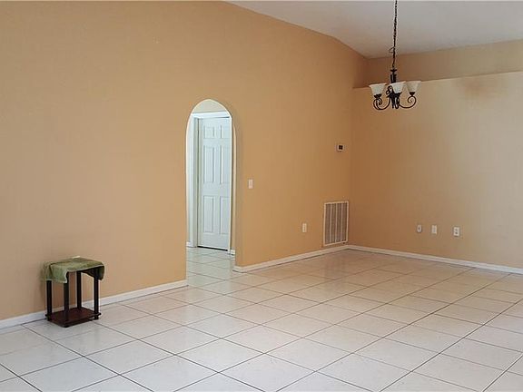 3rd image of 4037 Iveyglen Ave