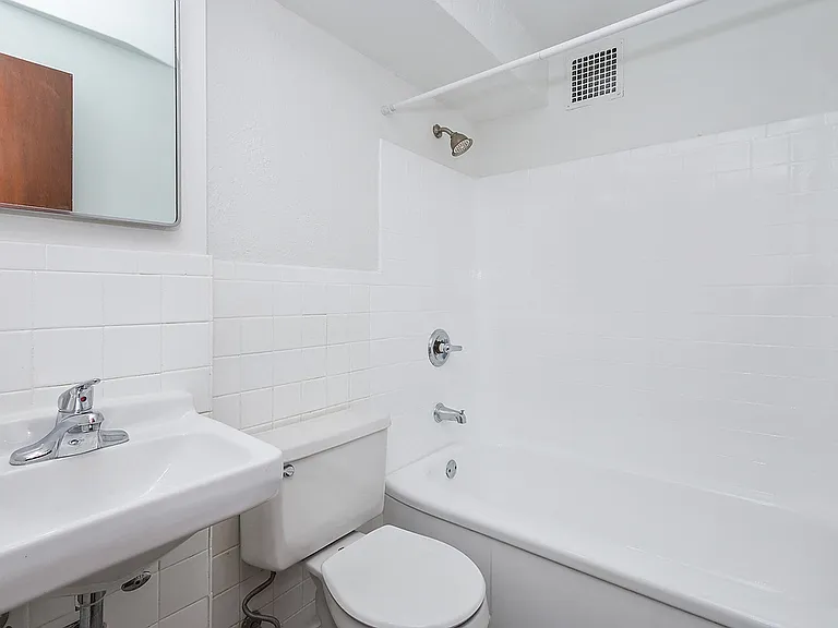 Kent Apartments — Photo 39