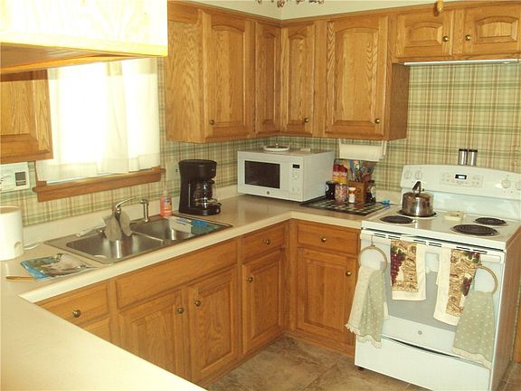 2nd image of 393 Rebecca St