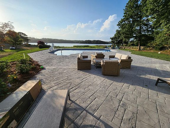 3rd image of 325 River Rd #1