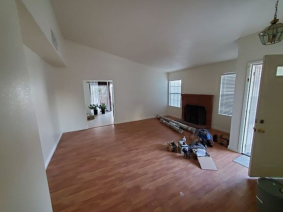 5th image of 690 Macbrey Dr